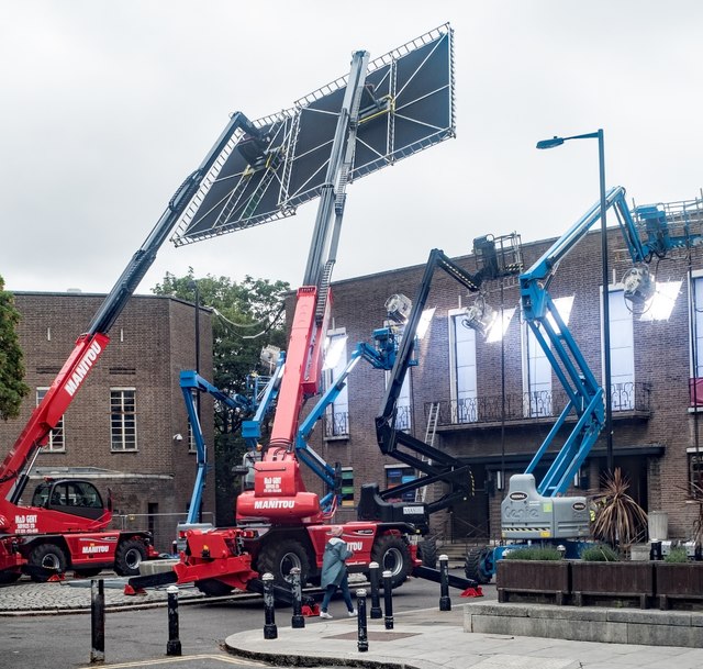 Crane Operators for Entertainment and Film Industry